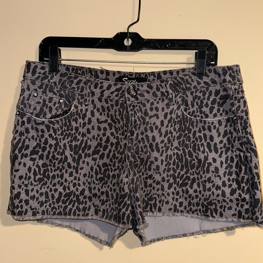 Sizzling Grey Leopard Shorts